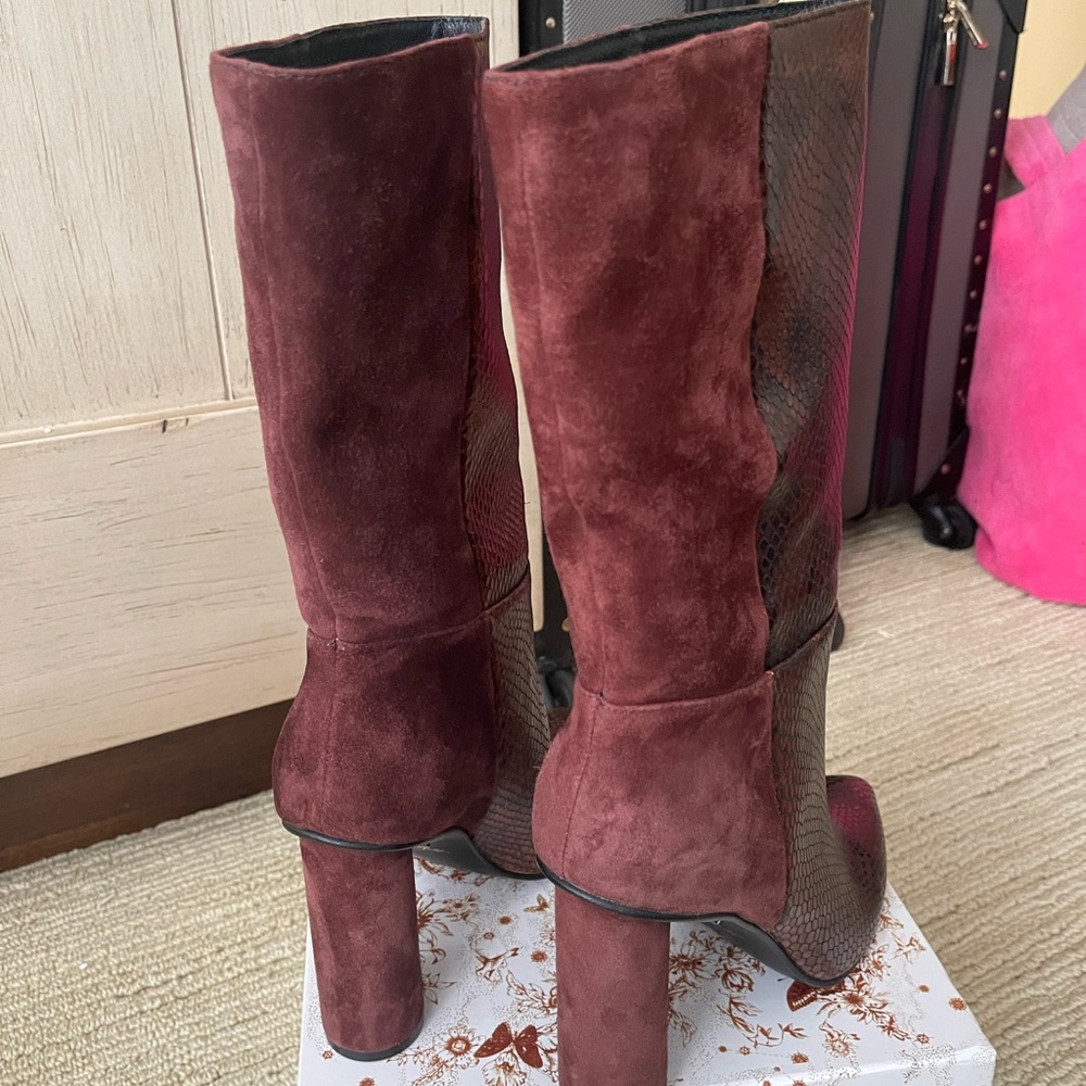 42 gold boots